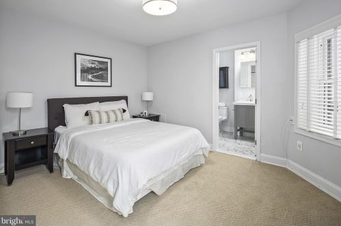 1409 Hopkins St, Washington DC 20036-5922 exterior