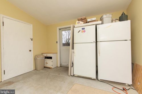 18 Trinity Ln, Blenheim NJ exterior