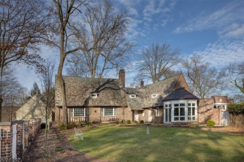 22 Hilltop Cir, Morristown, NJ 07960-6328