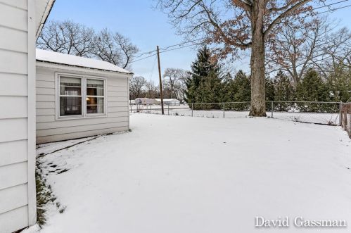 2386 Manahan Ave, Meskegon MI 49444-2666 exterior