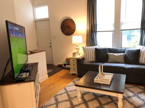 1214 Schubert Ave, Chicago, IL 60614-1218