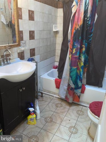 222 Albanus St, Philadelphia PA 19120-3506 exterior