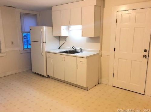 104 Meadow St, Wallingford CT 06492-3614 exterior