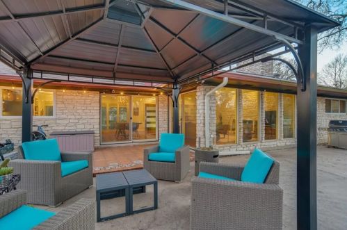 8702 Crst Rdg Cir, Austin TX 78750-3018 exterior