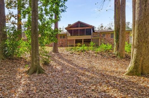 2607 Hawthorne Dr, Atlanta GA 30345-1328 exterior