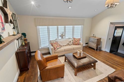 14 David Ct, Huntington Station, NY 11746-1155