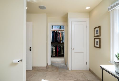 5925 Lk Dr, Milwaukee WI 53217-4629 exterior