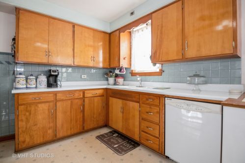 2312 18 Ave, Broadview IL 60155-3925 exterior