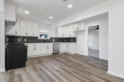 2521 Amelia St, Dallas TX  75235-8222 exterior