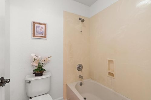 302 Vista Roma Way, San Jose CA 95136-4427 exterior