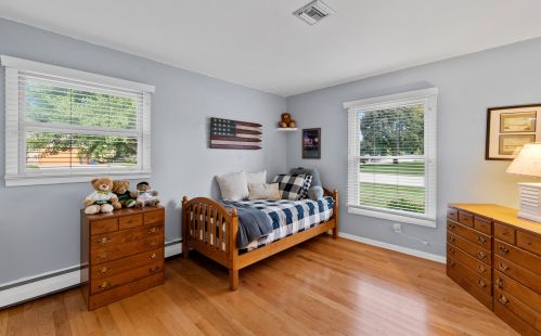 2415 Rochelle Ave, Milwaukee WI 53209-2624 exterior