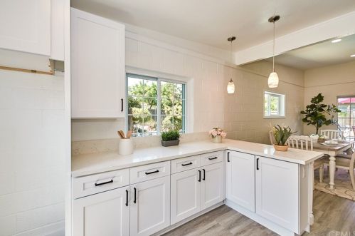 511 Rosslynn Ave, Fullerton CA  92832-2725 exterior