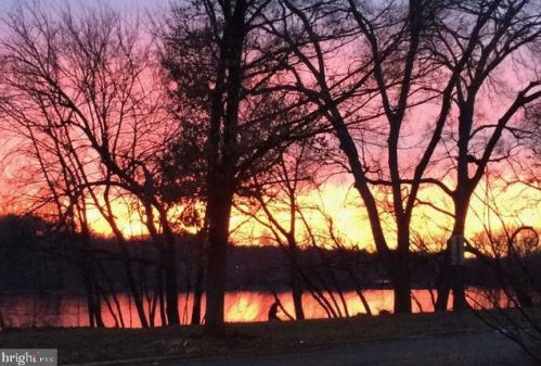 1708 Riverside Dr, Trenton NJ 08618-5843 exterior