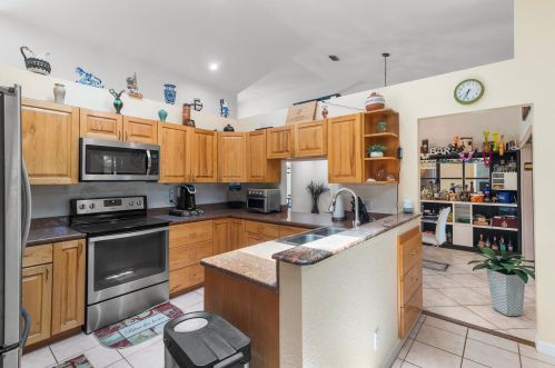 514 Clf Rd, Fort Pierce FL 34984-6226 exterior