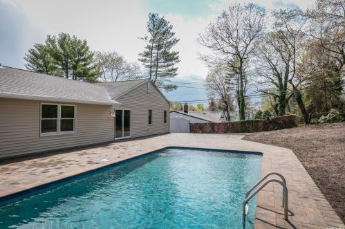 43 Cross Bow Ln, Commack NY  11725-1214 exterior