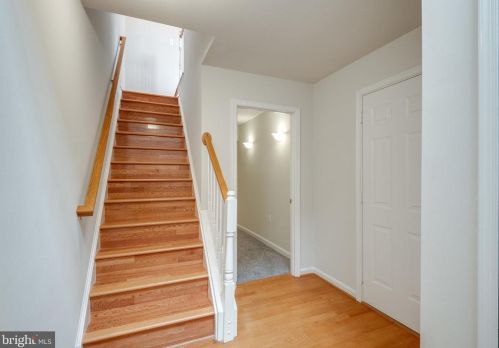 581 Kalmia Sq, Leesburg VA 20176-4037 exterior