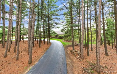 6402 Wyndwood Dr, Bull Valley, IL 60014-4752