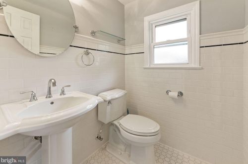 6 Kennedy Dr, Cookstown NJ 08511-1120 exterior