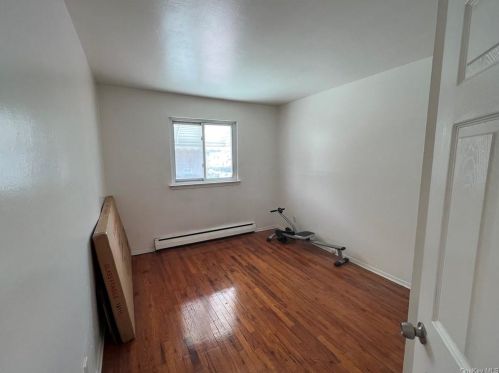 1752 Bartow Ave, Bronx NY  10469-3425 exterior