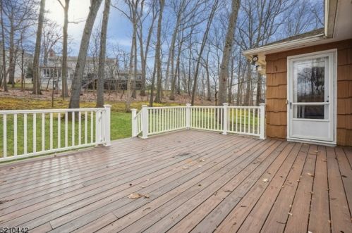 96 Rockledge Dr, Livingston NJ  07039-1121 exterior