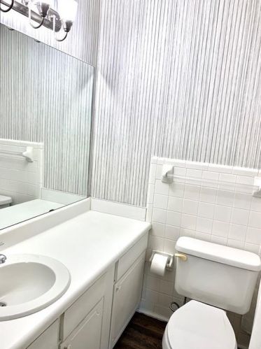 5537 Kingsport Dr, Atlanta GA 30342-4633 exterior