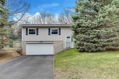 8221 Cleadis Ave, South Saint Paul MN 55076-3321 exterior