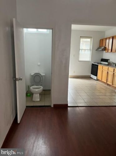 1647 Lawrence St, Philadelphia PA  19122-3001 exterior