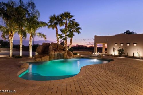 2007 Carriage Dr, Phoenix AZ 85086-8413 exterior