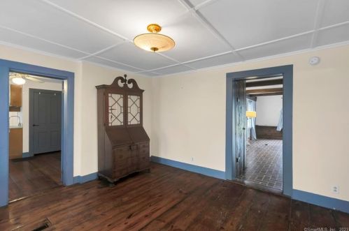 83 Maple St, Ellington CT  06029-3350 exterior