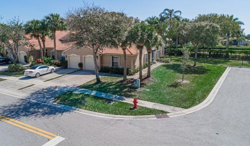 8602 Logia Cir, Boynton Beach FL 33472-7112 exterior