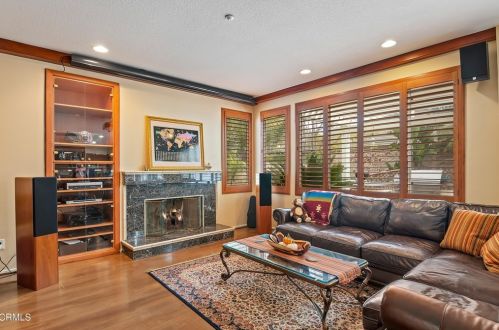 2412 Larkhaven Ln, Oxnard CA 93036-6248 exterior