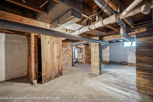 71 Ctr St, East Freehold NJ 07728-2430 exterior