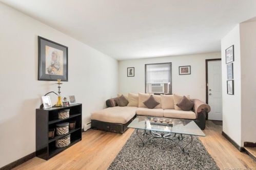 23 Horace St, Manchester CT 06040-6423 exterior