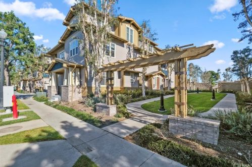 120 Liberty St, Tustin CA  92782-6515 exterior