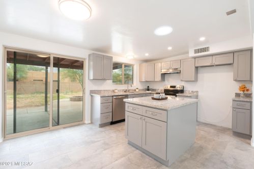 7187 Desert Aire Dr, Tucson, AZ 85730-3731