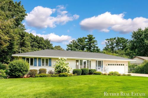 2112 Emens Dr, Meskegon MI 49444-4445 exterior