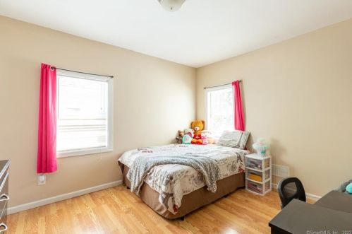 376 Chestnut St, New Britain CT 06051-2309 exterior