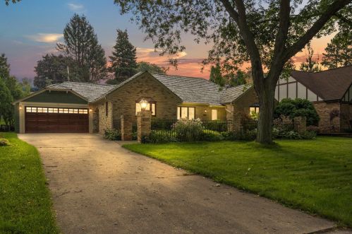 3126 Argonne Dr, Milwaukee, WI 53222-3422