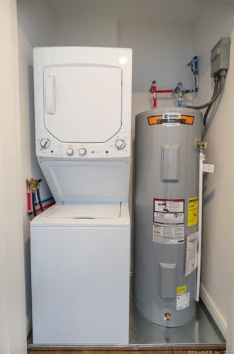 201 Main St, Westport CT 06880-3204 exterior