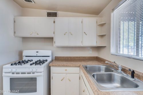 5209 25 St, Tucson AZ 85711-5912 exterior