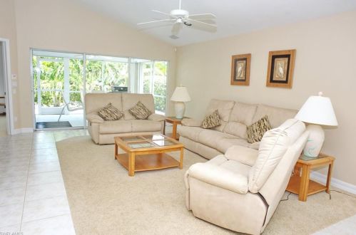 757 93 Ave, Naples FL 34108-2440 exterior