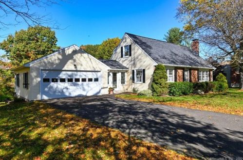 62 Eastview Dr, Windsor, CT 06095-1823