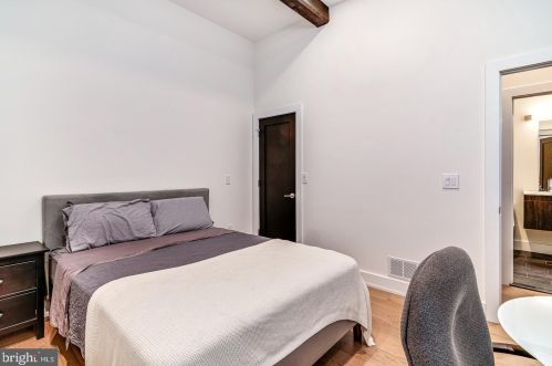 1261 26 St, Philadelphia PA 19146-4402 exterior