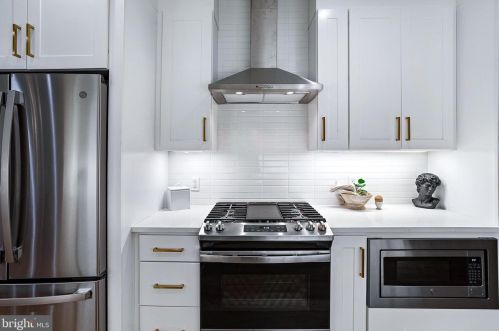 302 Rhode Is Ave, Washington DC 20001-1827 exterior