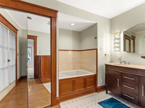 815 13 St, Manitowoc WI 54220-5101 exterior