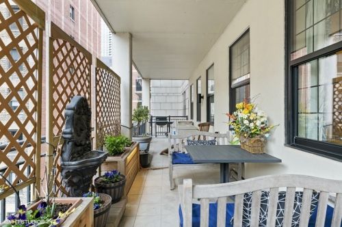 1155 Dearborn St, Chicago IL  60610-3421 exterior