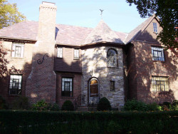 28 Gralynn Rd, Newton, MA 02459-1311