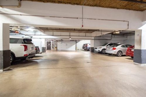 363 Highland Ave, Pittsburgh PA  15206-4272 exterior