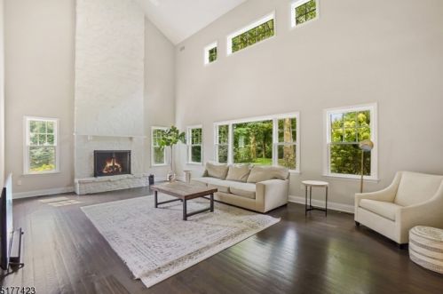 62 Dale Dr, Chatham Township NJ  07928-1639 exterior