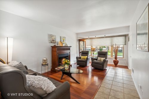 8028 Artesian Ave, Chicago, IL 60652-2820